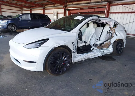 2022 Tesla Model Y Performance Dual Motor All-Wheel Drive z USA, uszkodzony, nr VIN 7SAYGDEF2NF350714